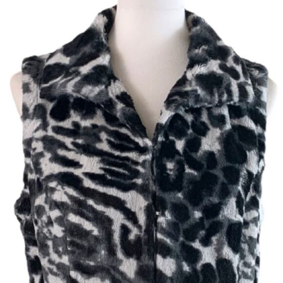 Chico’s Size 1 Leopard Fleece Black Gray White Soft Collared Vest Women's Small - Picture 6 of 14